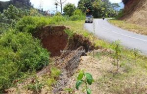 Ini Penampakan 30 Lebih Titik Longsor Disepanjang Jalan Nasional Sungai Penuh - KM 15 Puncak