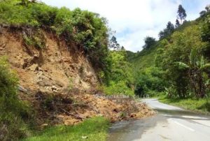 30 Lebih Titik Longsor Ancam Pengendara Disepanjang Jalan Nasional Sungai Penuh - KM 15 Puncak