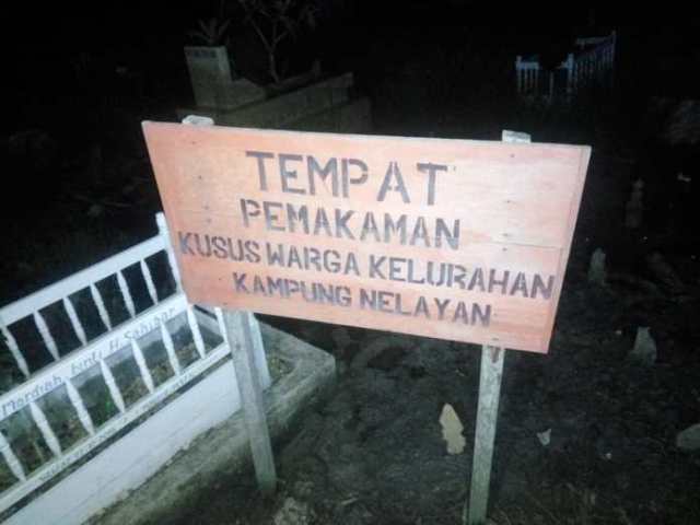 Tempat Pemakaman Warga Kampung Nelayan