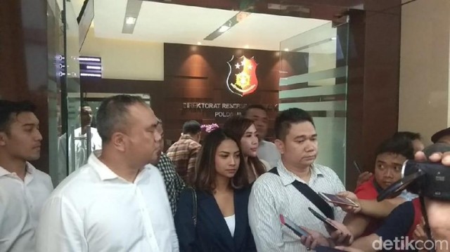 Vanessa Angel Keberatan Ditetapkan Sebagai Tersangka