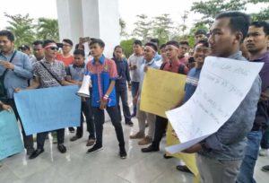 Mahasiswa Demo Tolak PT. RAP Beroperasi di Tabir Barat