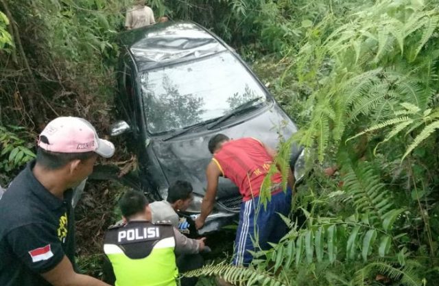 Banting Stir, Mobil Vios Terjun ke Jurang di Merangin