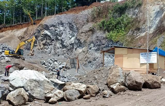 Tambang Illegal Beroperasi di Gunung Raya