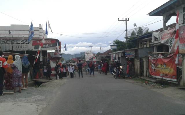 Warga Seleman Kerinci Blokir Jalan