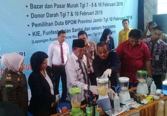 Pemusnahan obat dan makanan ilegal. Foto: Serujambi.com