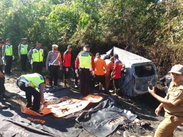 Lakalantas di Merangin, Truk Vs Avanza, 5 Korban Meninggal di Tempat