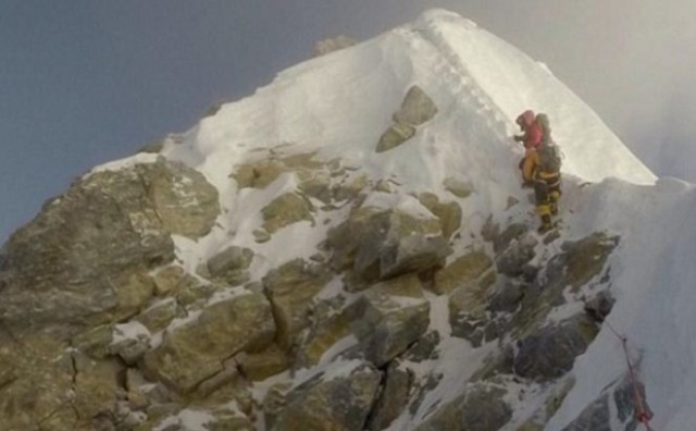 Akibat Perubahan Iklim, Everest Mencair, Jasad Pendaki Bermunculan