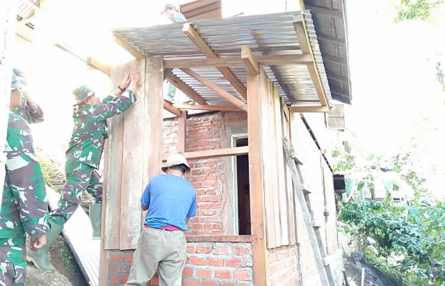 Rumah Agus Tak Lagi Berdinding Papan Setelah Direhap Satgas