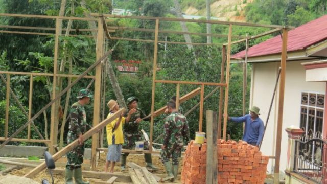 TMMD ke 104 Kerinci Bantu Bangun Rumah Warga