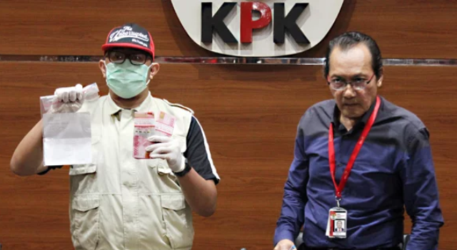 Wakil Ketua KPK Saut Situmorang (kanan)/RM