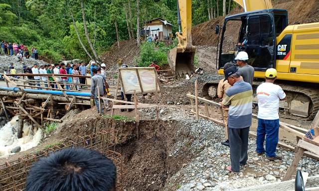 Jembatan Darurat Lubuk Nagodang Roboh