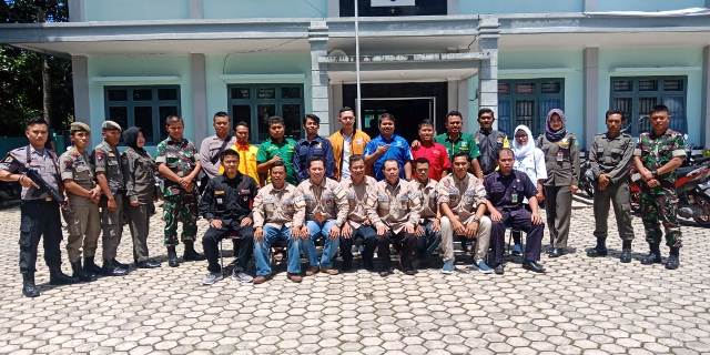 Foto Bersama setelah Pleno PPK Pondok Tinggi Selesai