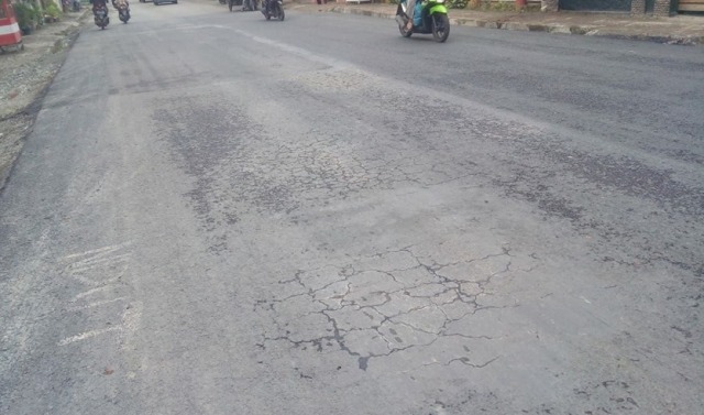 Baru Beberapa Hari Dikerjakanan Jalan Nasional Sungai Penuh Leter W Sudah Rusak