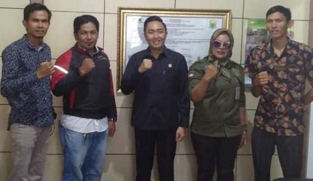 Pengurs IWO Kerinci SUngai Penuh bersama Ketua DPRD Kota Sungai Penuh Fikar Azami