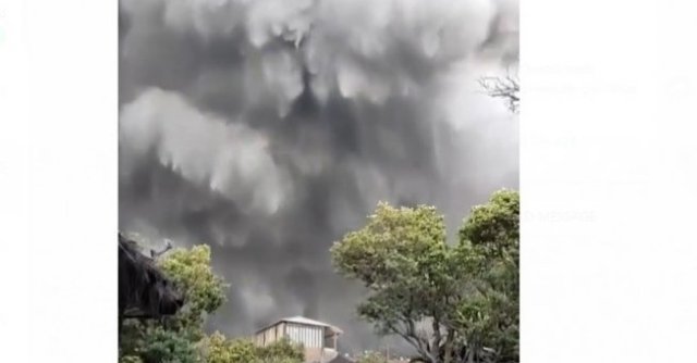 Gunung Tangkuban Perahu, Jawa Barat, erupsi pada hari Jumat (26/7/2019) sore.