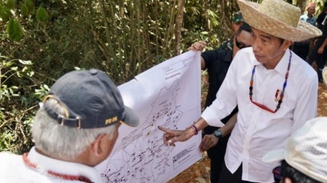 Presiden Joko Widodo saat mengunjungi kawasan di Kabupaten Gunung Mas, Kalimantan Tengah pada Rabu (8/5/2019). (Rusman, Biro Pers-Setpres)