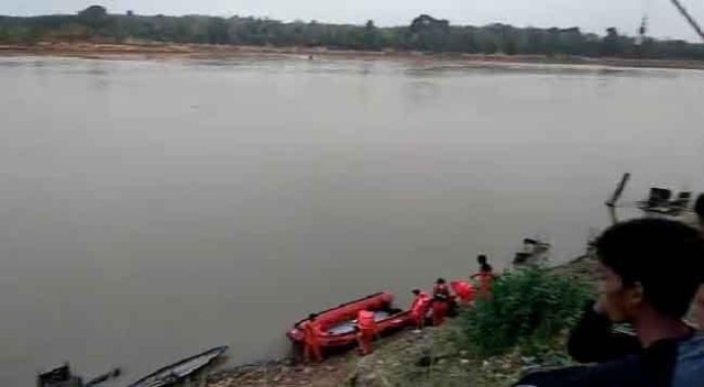 Pencarian Bocah tenggelam di Sungai Batanghari kembali dilanjutkan. Foto: Rizki/Jambiseru.com