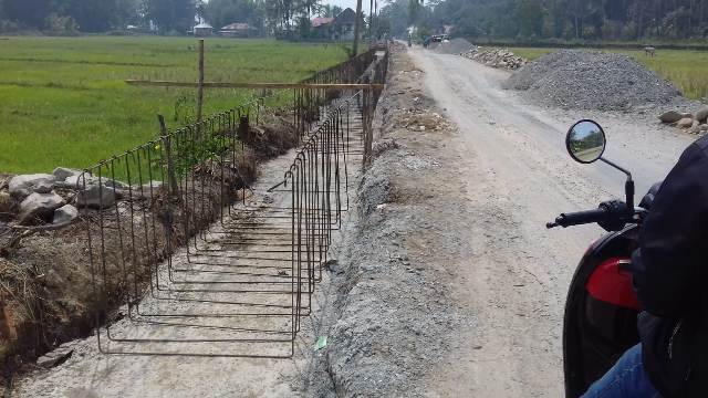 Proyek Irigasi di Tanah Kampung Tidak Ada Papan Proyek