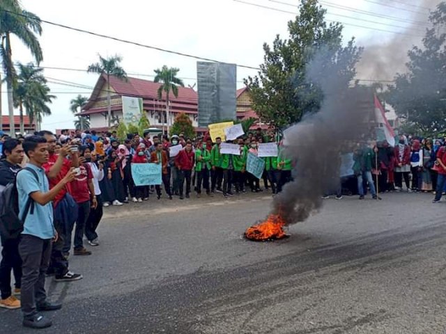 Mahasiswa Bungo Bergerak Unjuk Rasa Tolak RUU KUHP dan UU KPK