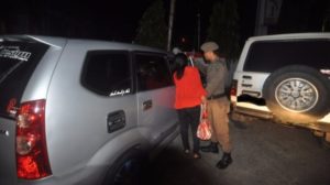 Oknum Pegawai Pengadilan Agama Muaro Jambi Kepergok Selingkuh Didalam Mobil Oknum Pegawai Pengadilan Agama Muaro Jambi Kepergok Selingkuh Didalam Mobil
