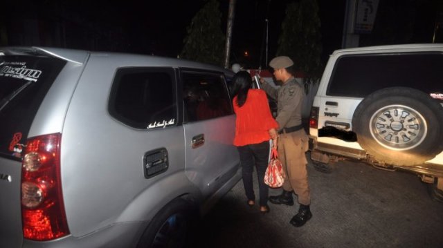 Oknum Pegawai Pengadilan Agama Muaro Jambi Kepergok Selingkuh Didalam Mobil