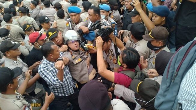 Kapolresta Pingsan Saat Aksi Rusuh Pelajar dan Mahasiswa