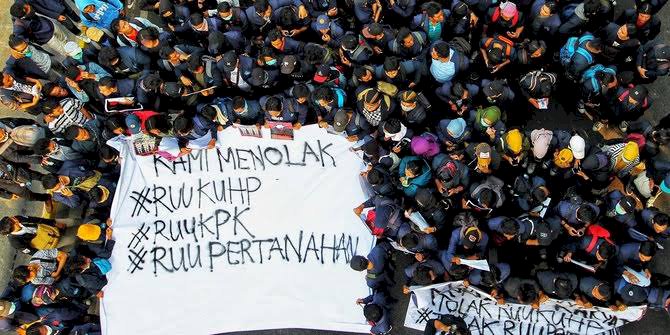 Mahasiswa Menolak Berbagai RUU Bukan Menunda