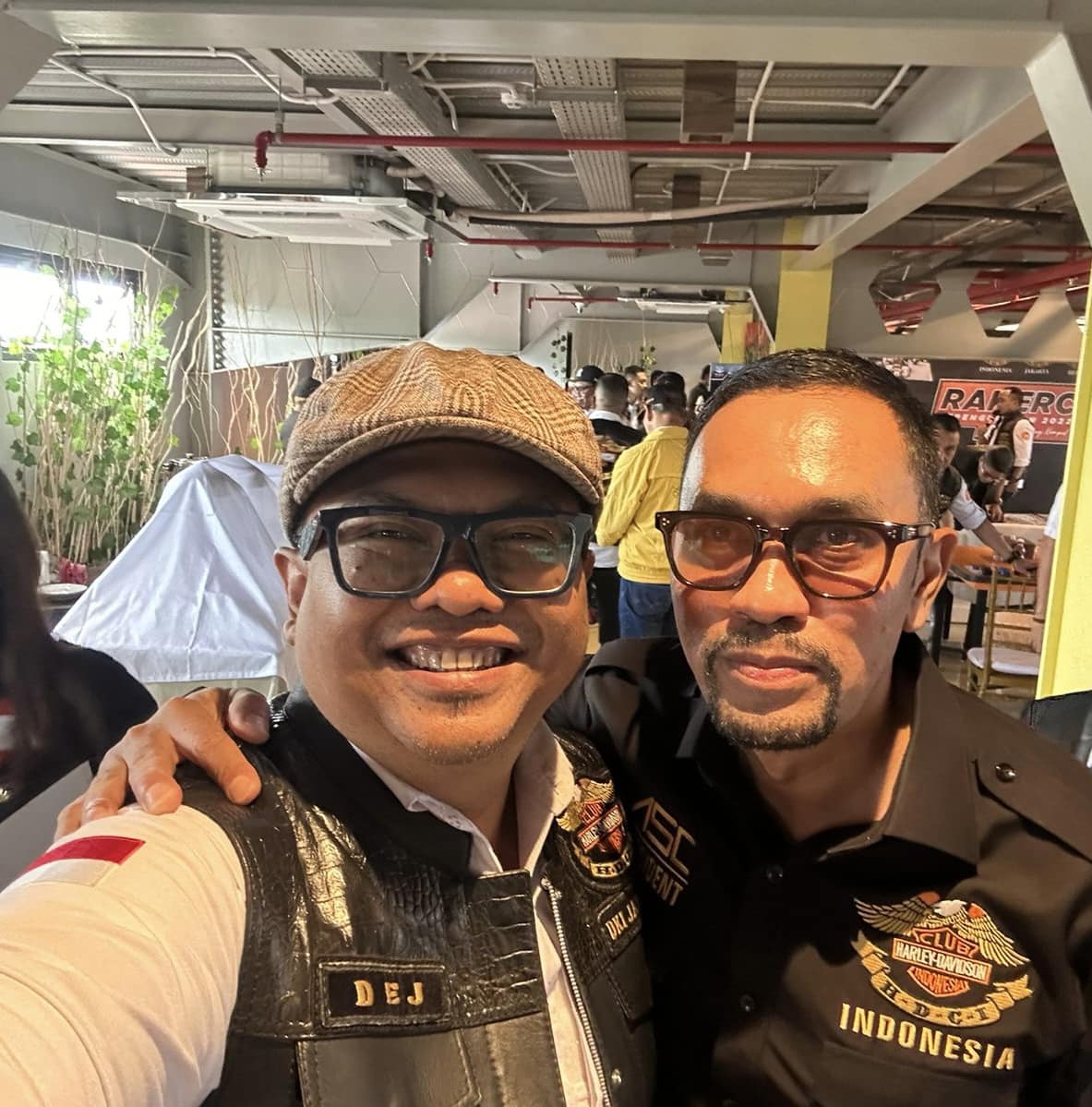 Mengenal Lebih Dekat DEJ Mengenal Lebih Dekat DEJ