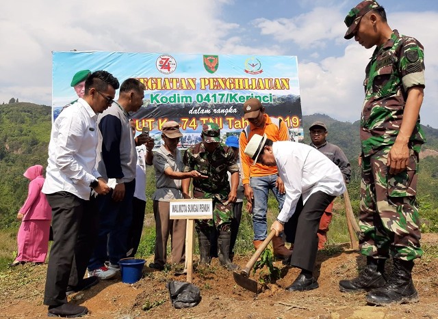 Wako AJB - Dandim Letkol CZI Fitriadi Laksanakan Penghijauan