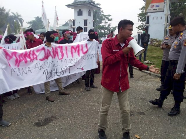 Aksi GMS di Kantor Bupati Sarolangun