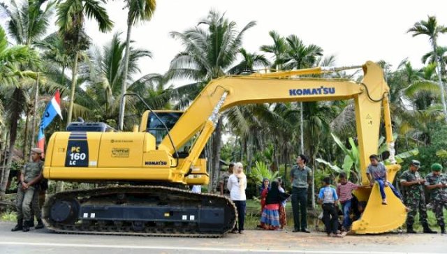 WAW!! Eskavator Bantuan Zumi Zola untuk Kecamatan Jangkat Lenyap