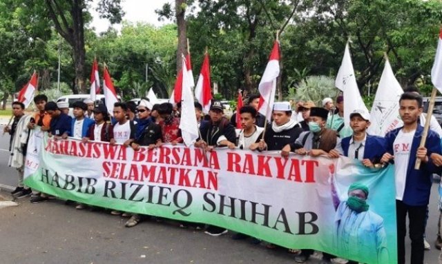 Aksi FMI Minta Pulangkan Habib Rizieq