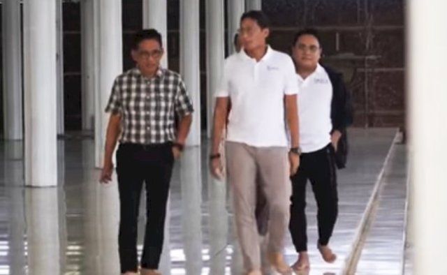 Sandiago Uno Mampir ke Masjid Seribu Tiang di Jambi