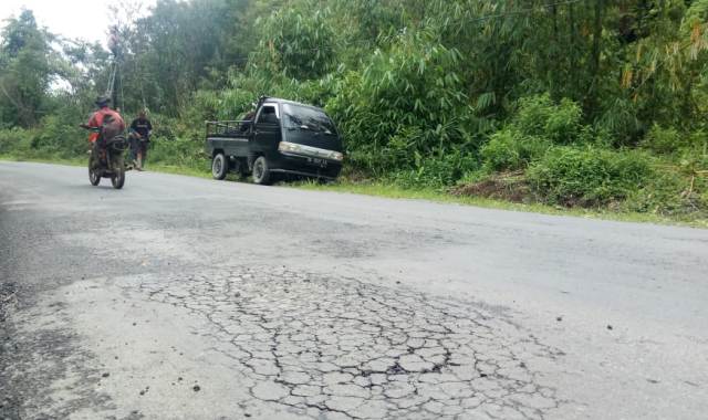 Bagun Jalan Nasional di Kerinci, Diduga PT. Aurora Gunakan Aggregat dan Bahan Illegal