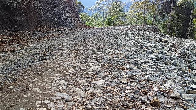 Proyek Jalan Sungai Dedap – Danau Tinggi Diduga Gunakan Material Illegal 4.000 M3 Lebih