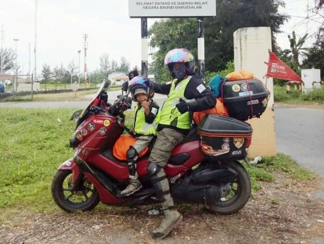 Rider Asal Jambi Tiba di Tanah Suci Mekkah Setelah 8 Bulan Naik Nmax