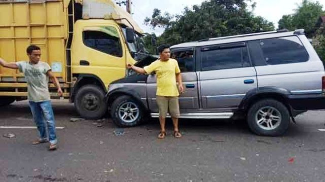 Laka Maut Bungo Truk Canter Vs Panther