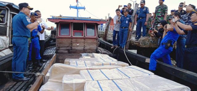 400 Ribu Bungkus Rokok Ilegal Diamankan Satgas Andalas di Perairan Kualatungkal