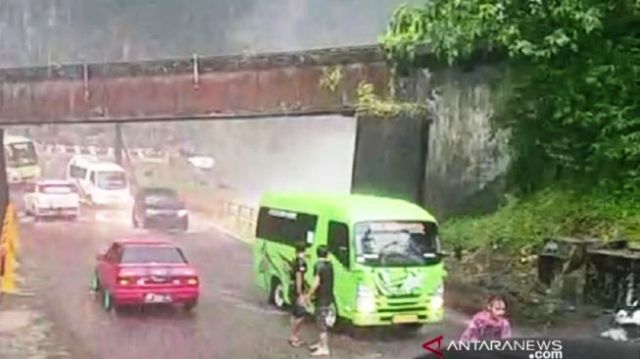 Jalan Air Terjun Lembah Anai Sudah Bisa Dilalui