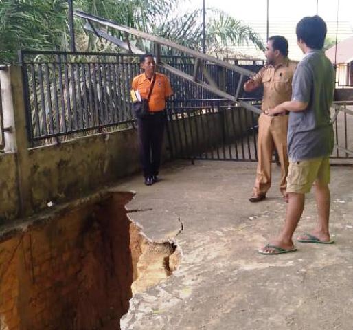 Masjid Babbusalam Desa Bukit Sari Nyaris Amblas