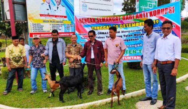 Aktivis Wartawan Tebo Peringati Hari Anti Korupsi dan Gelar Aksi Sembelih Kambing