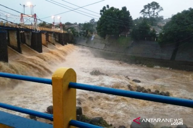 Sungai Ciliwung Siaga II Terkait Naik Jadi 170 Centimeter