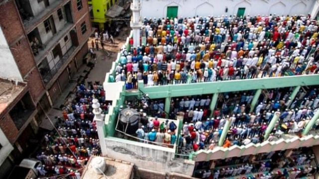 Ratusan Muslim Delhi Salat Jumat di Bawah Pengawasan