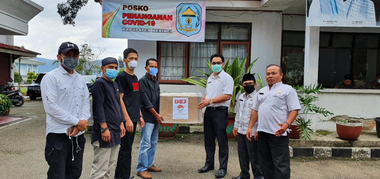 Penyerahan Bantuan Masker Ke Tim Gugus Covid 19 Sungai Penuh