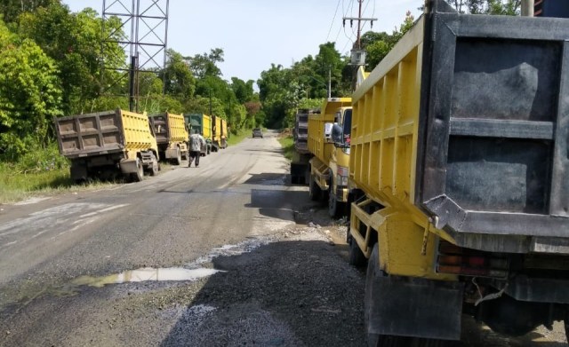 Diancam Warga Pulau Sangkar, Sopir Damp Truk Siulak Deras Larang Semua Pengangkutan Material untuk PLTA