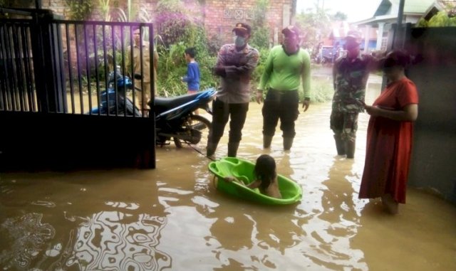 Warga Perumahan Kembar Lestari Mendalo Kebanjiran