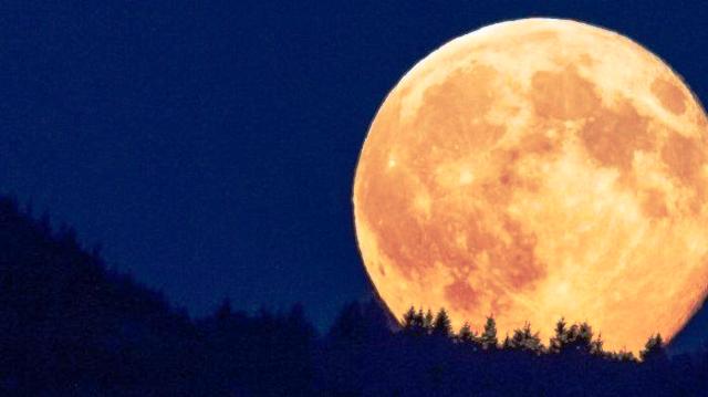 Fenomena Super Pink Moon yang Akan Muncul Selasa Besok