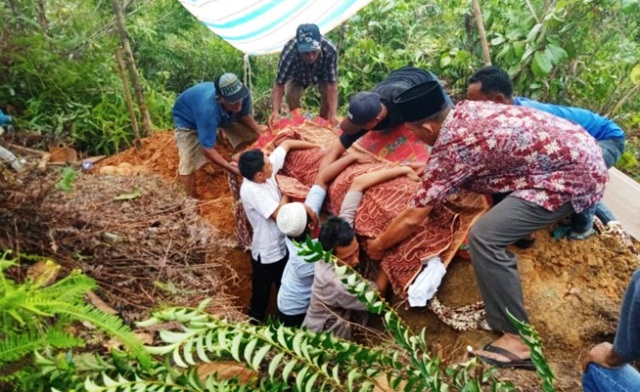 Jenazah Napi Teroris yang Meninggal di Nusa Kambangan Di Makamkan Di Sibolga