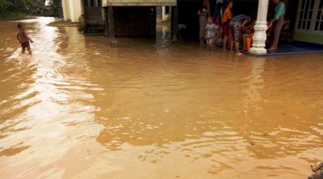 Banjir Landa Rumah Warga di Kecamatan Tabir Merangin