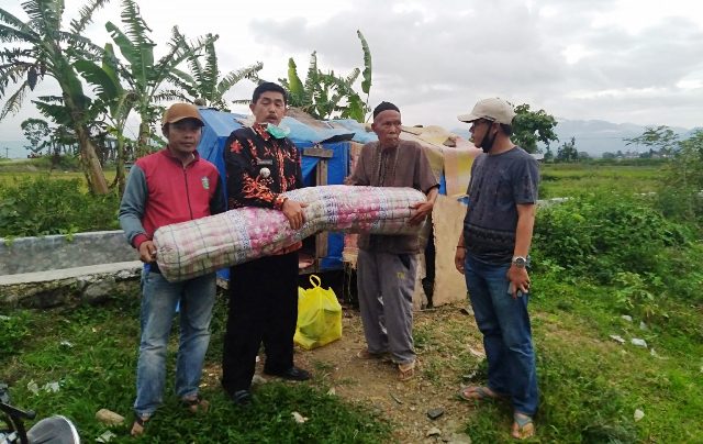 Alhamdulillah Kakek 79 Tahun yang Tinggal Digubuk Dapat Bantuan